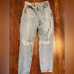 Top ShoP baggy mom jeans with rips